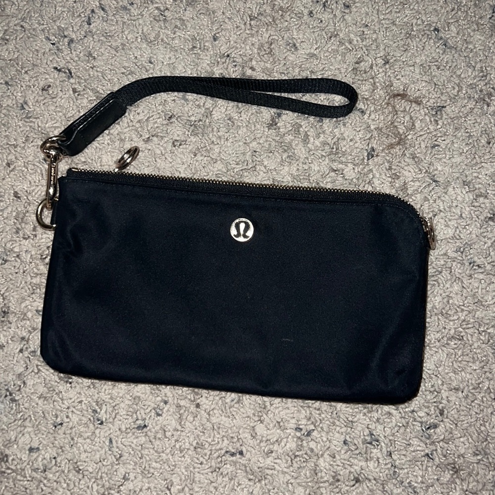 LULULEMON wrist wallet